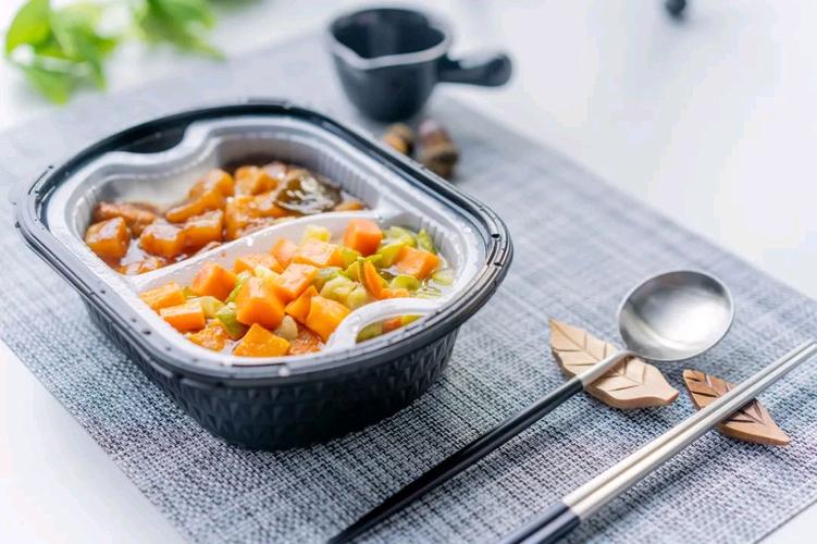 仅经清洗,去皮,分切等简单加工未经烹制的净菜类食品,属于食用农产